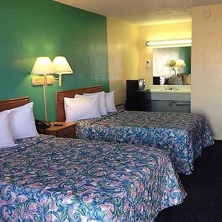 Super 7 Inn-Siloam Springs Екстериор снимка