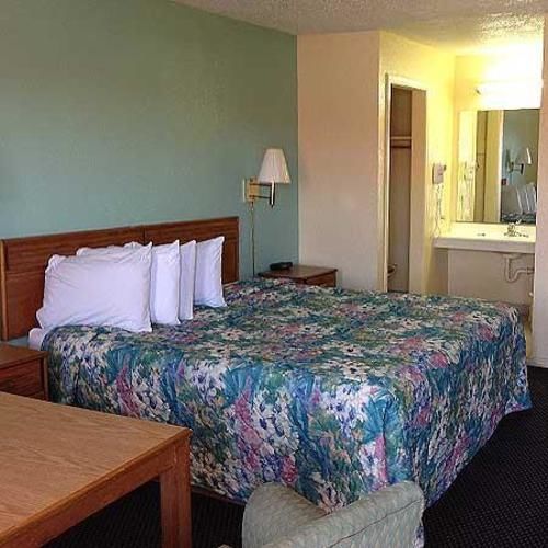 Super 7 Inn-Siloam Springs Екстериор снимка