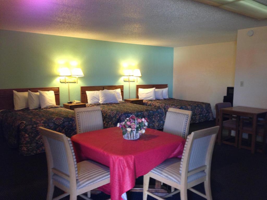Super 7 Inn-Siloam Springs Стая снимка